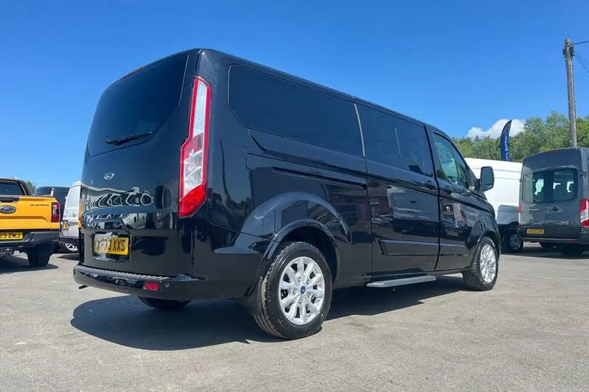 2023-ford-tourneo-custom-big-33