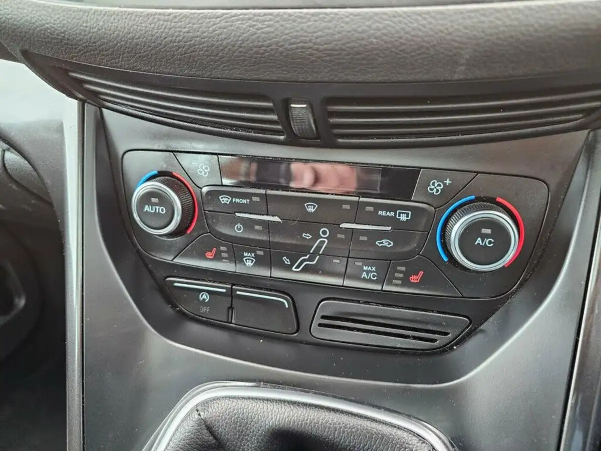 2017-ford-c-max-10t-titanium-x-big-16