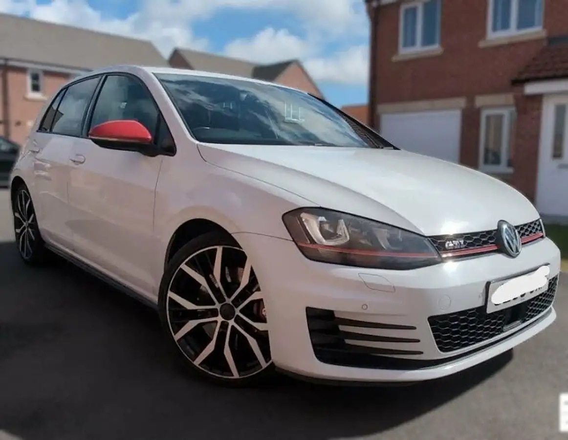 2014-volkswagen-golf-20-gti-230ps-performance-pk-bmtss-hatchback-5d-big-1