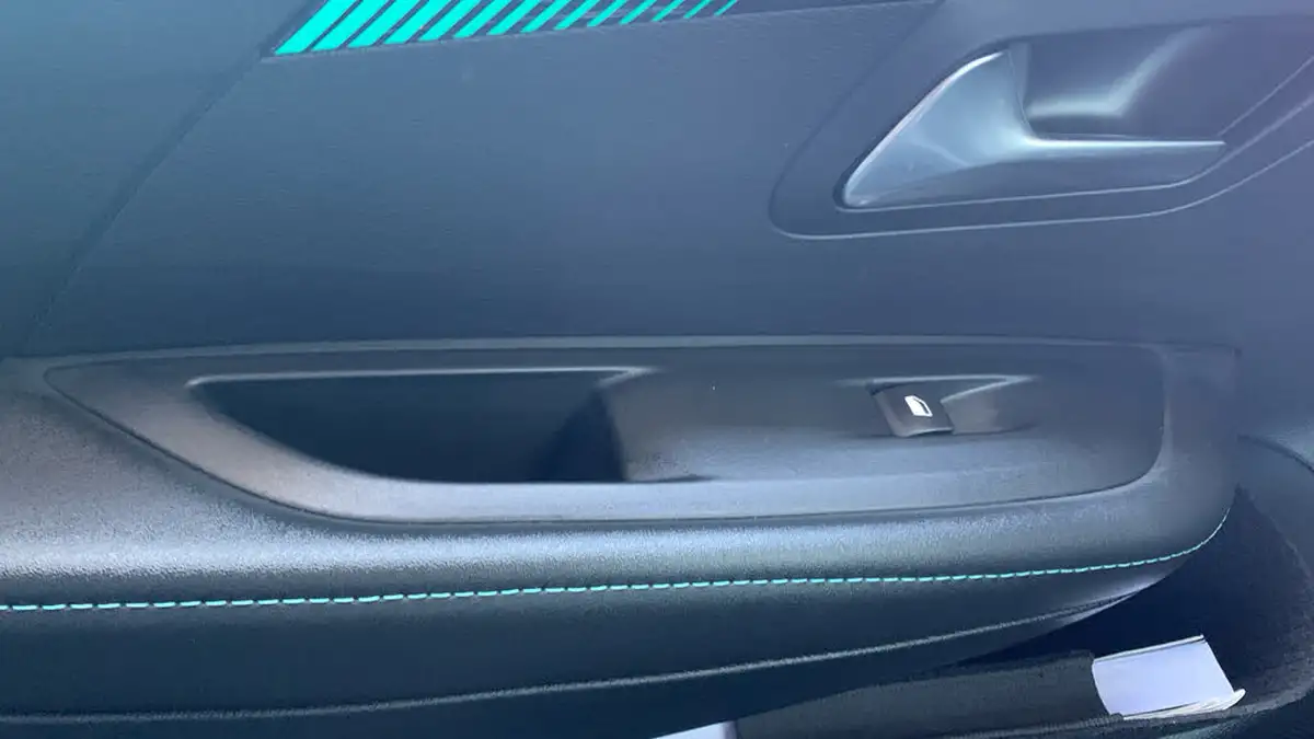 2023-peugeot-208-12-puretech-allure-premium-100ps-eat8-big-40