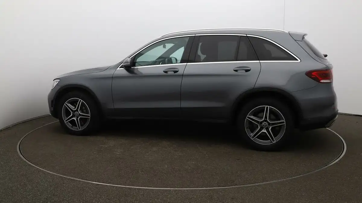 2022-mercedes-benz-glc-class-20d-glc220d-amg-line-195ps-station-wagon-5d-1950cc-4matic-plus-big-57