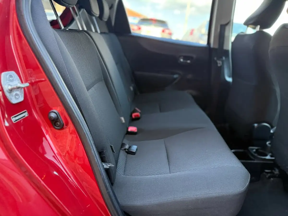 2013-toyota-yaris-15-vvt-i-t4-big-22
