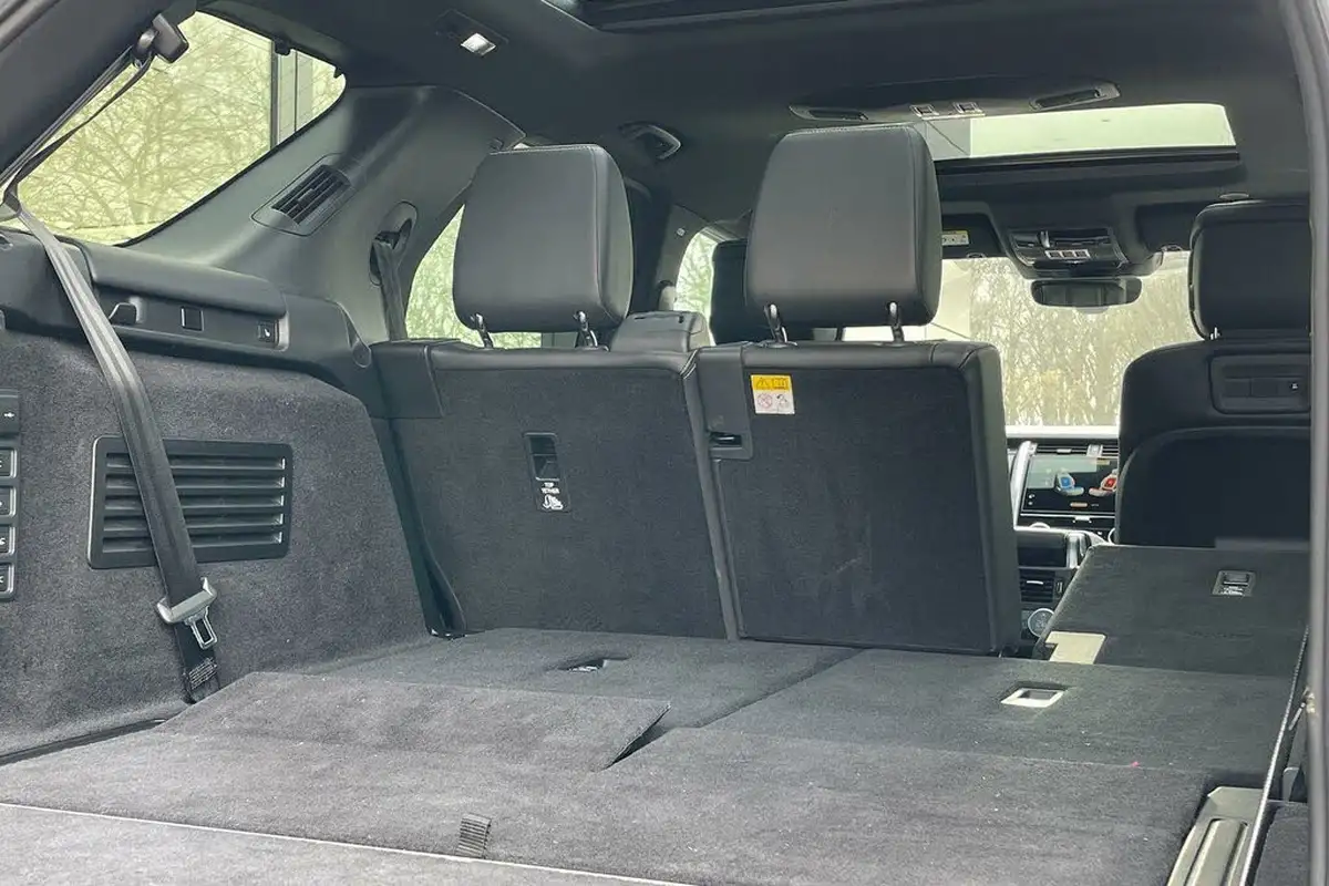 2024-land-rover-discovery-30-d300-metropolitan-edition-big-34