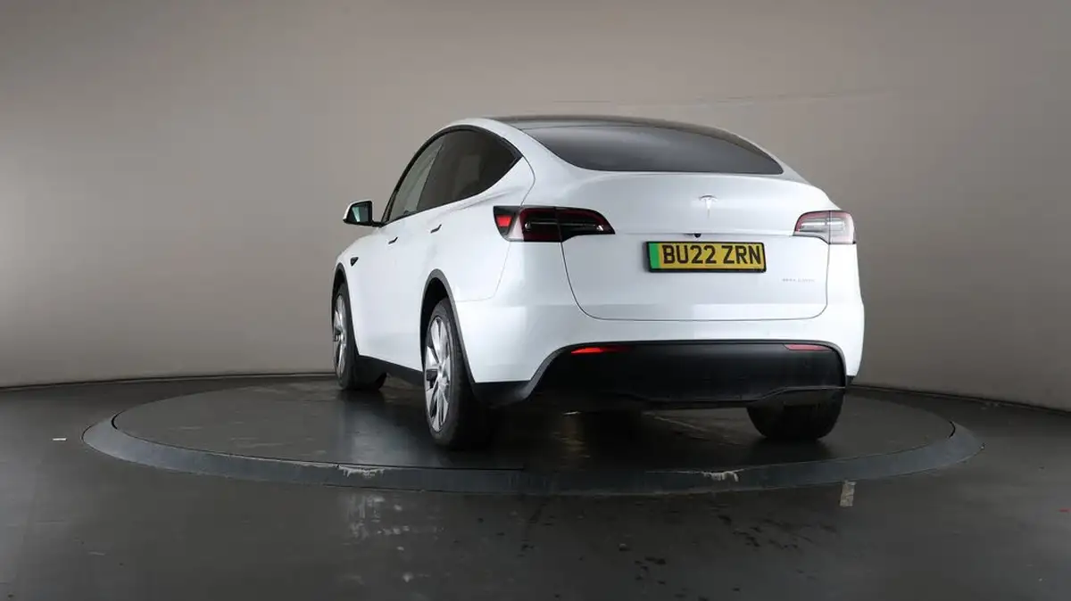 2022-tesla-model-y-e-long-range-big-57