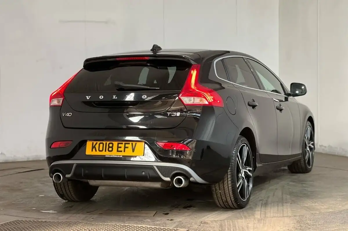 2018-volvo-v40-15-t3-r-design-nav-plus-big-18