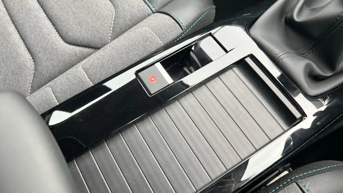 2022-citroen-c4-12-puretech-shine-130ps-big-21