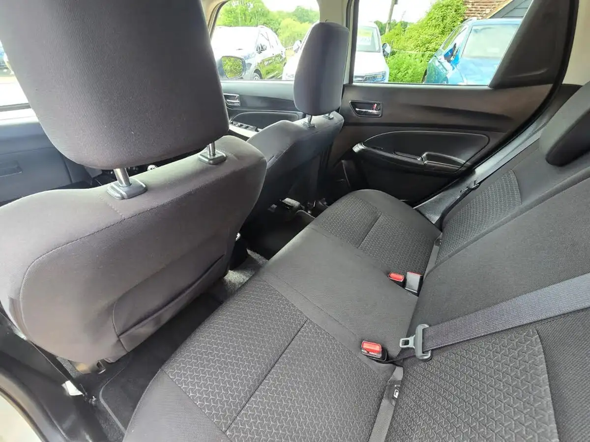 2018-suzuki-swift-12-dualjet-sz5-big-34
