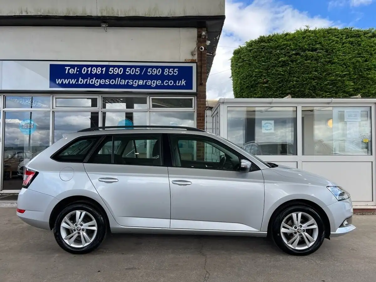 2021-skoda-fabia-10-tsi-se-95ps-estate-big-11