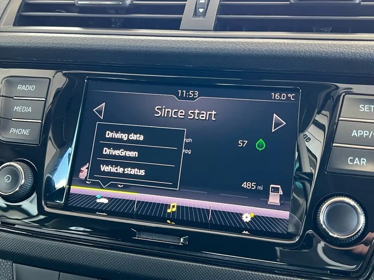 2021-skoda-fabia-10-tsi-se-95ps-estate-big-39