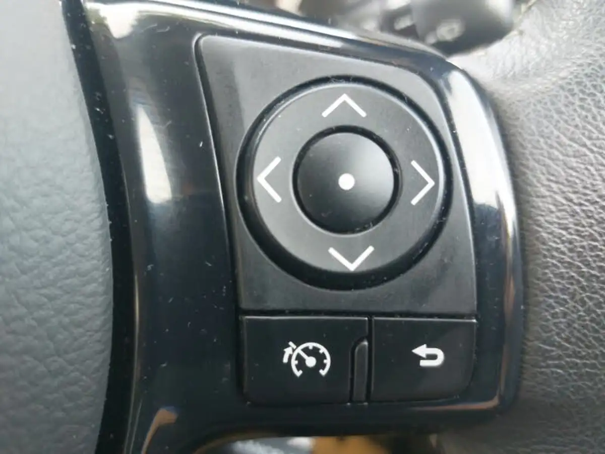 2017-toyota-yaris-15-vvt-i-icon-tech-111bhp-1497cc-big-12
