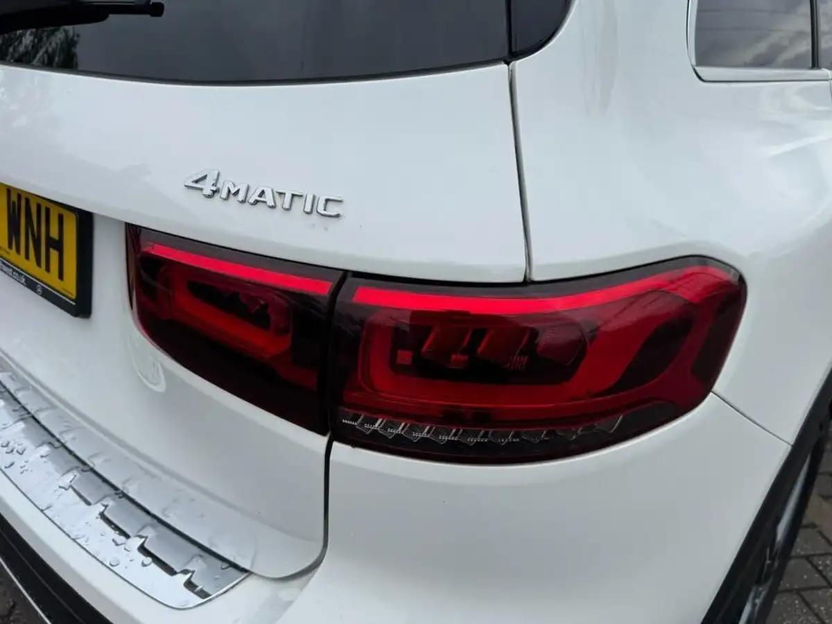 2020-mercedes-benz-glb-class-20d-glb220d-amg-line-premium-5-big-34