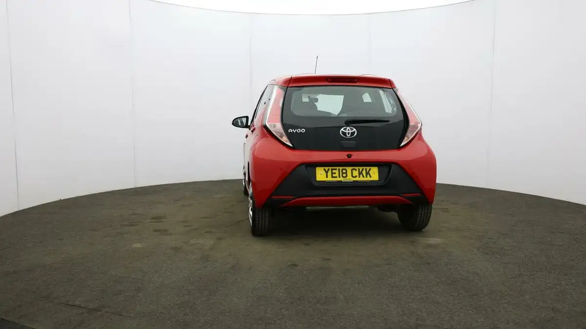 2018-toyota-aygo-10-vvt-i-x-play-71bhp-5d-big-64