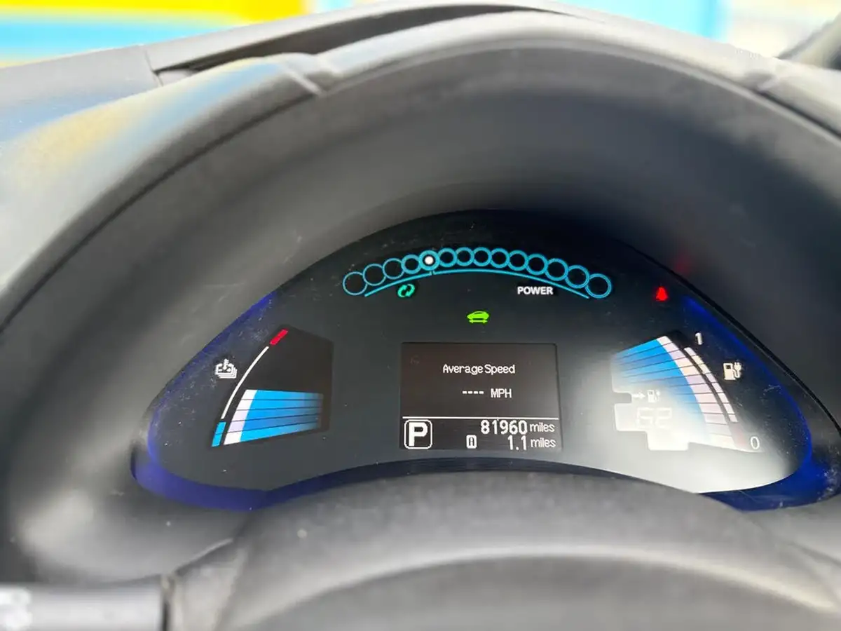 2014-nissan-leaf-e-acenta-big-15