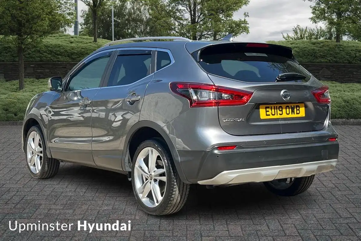 2019-nissan-qashqai-13-dig-t-n-motion-140ps-big-2