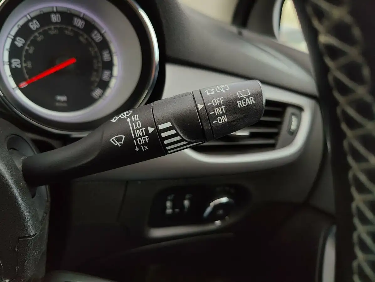 2015-vauxhall-astra-14i-16v-turbo-energy-big-25