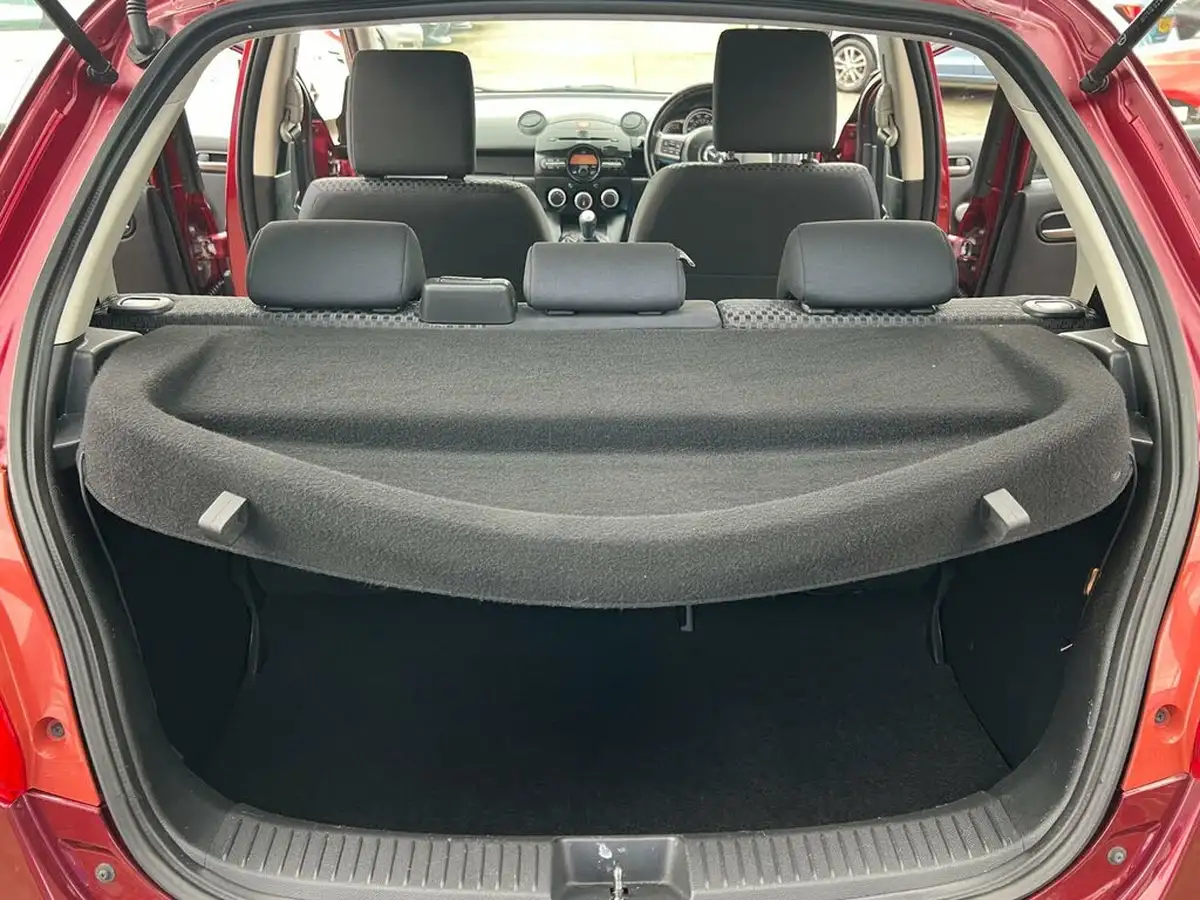 2011-mazda-mazda2-13-takuya-big-48