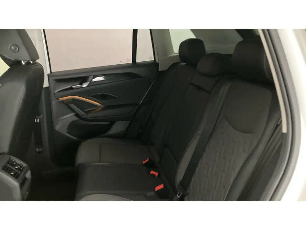 2025-volkswagen-tiguan-15-etsi-match-150ps-big-15