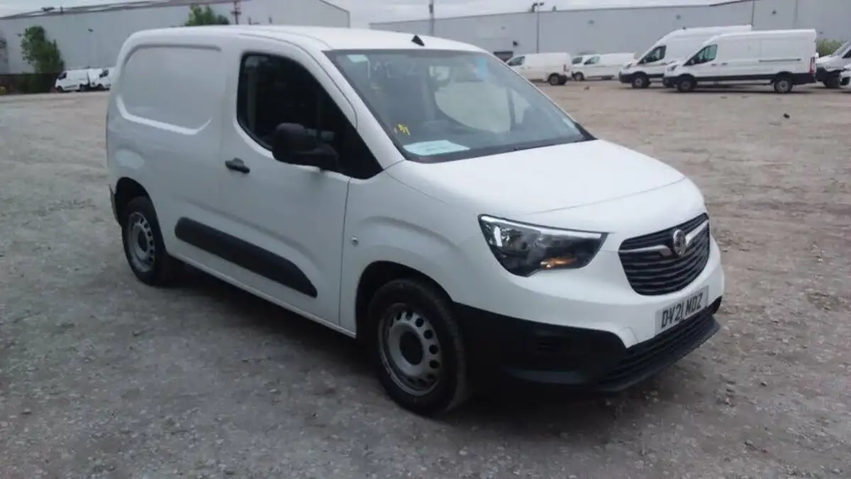 2021-vauxhall-combo-15cdti-dynamic-2300-100pseu6dt-l1h1-panel-big-0