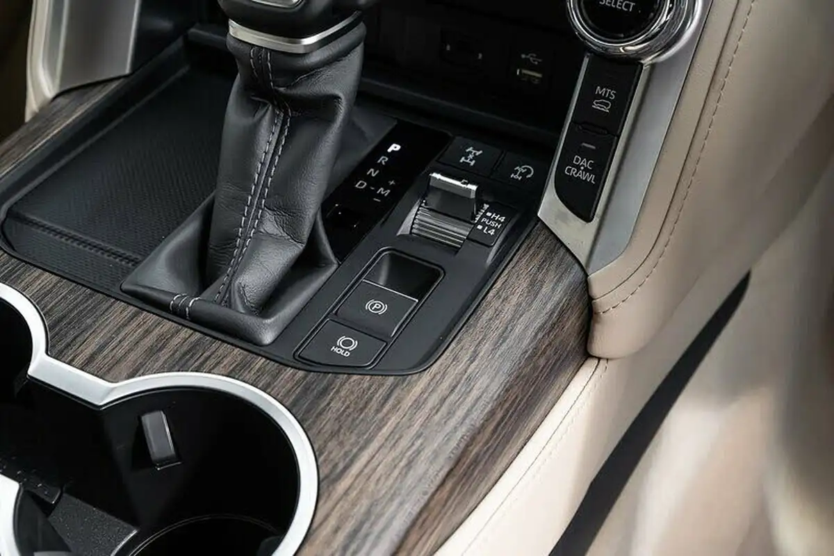 2023-toyota-land-cruiser-big-13