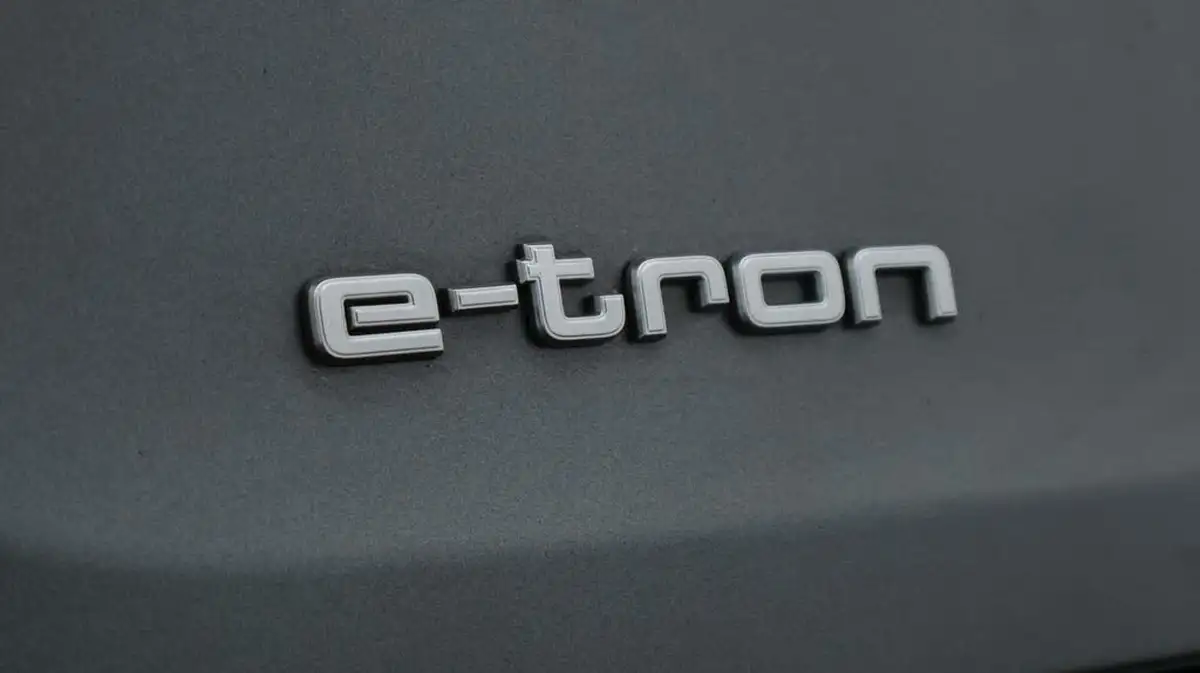 2021-audi-e-tron-55e-s-line-sportback-big-21