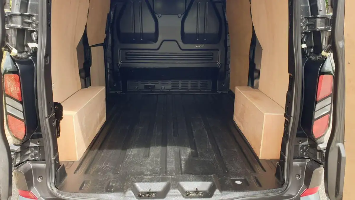 2025-ford-transit-custom-20tdci-320-l1h1-limited-170pseu6e-panel-van-1996cc-auto-big-5