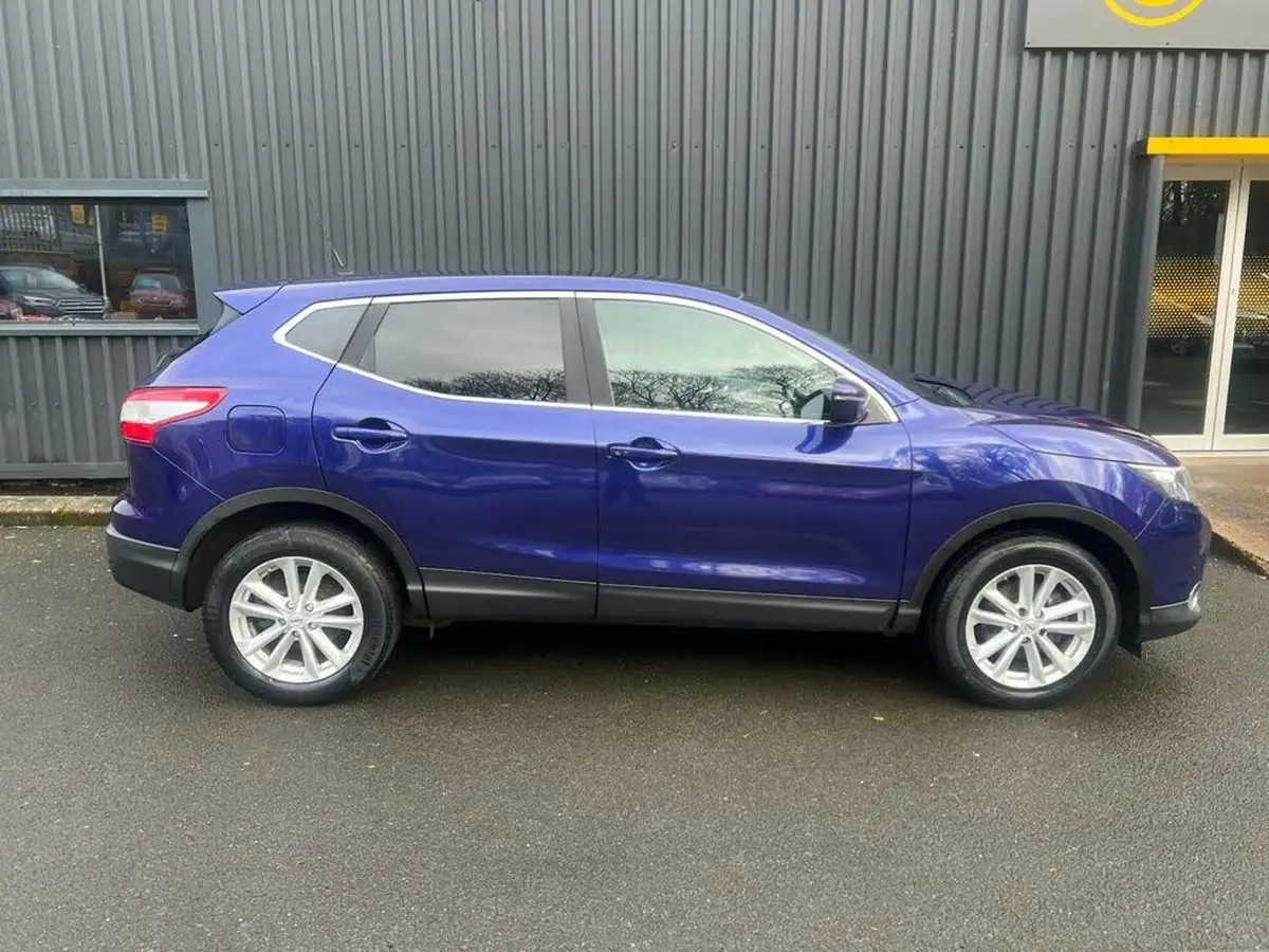 2015-nissan-qashqai-15dci-acenta-big-2