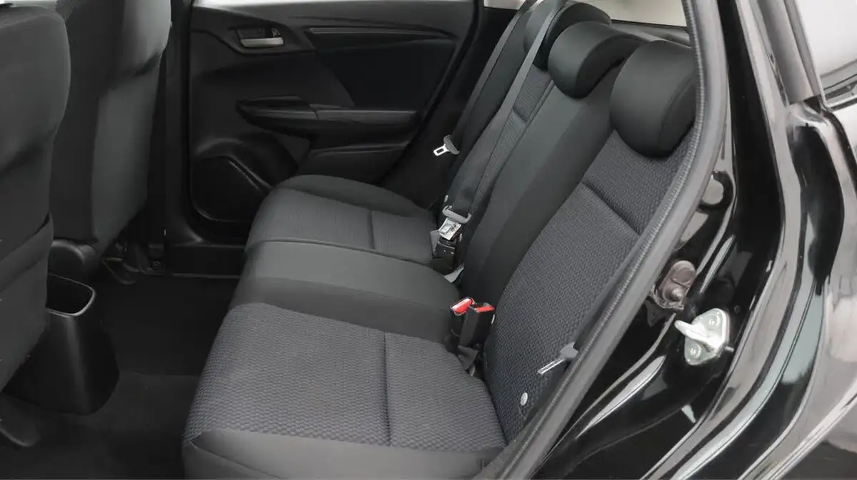 2019-honda-jazz-13-i-vtec-s-big-16
