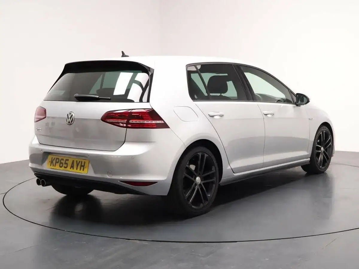 2015-volkswagen-golf-20tdi-gtd-bmt-hatchback-5d-big-11