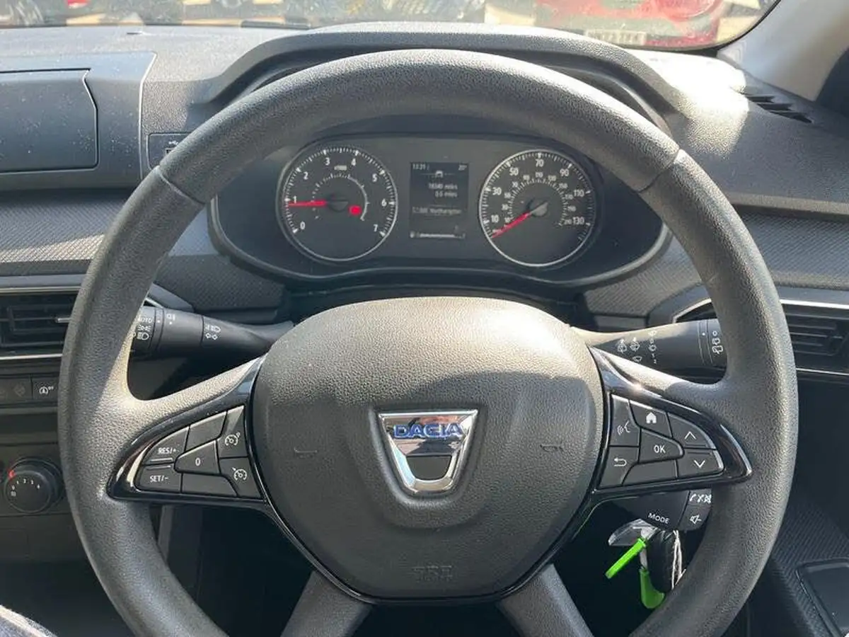 2022-dacia-sandero-10-sce-essential-big-12