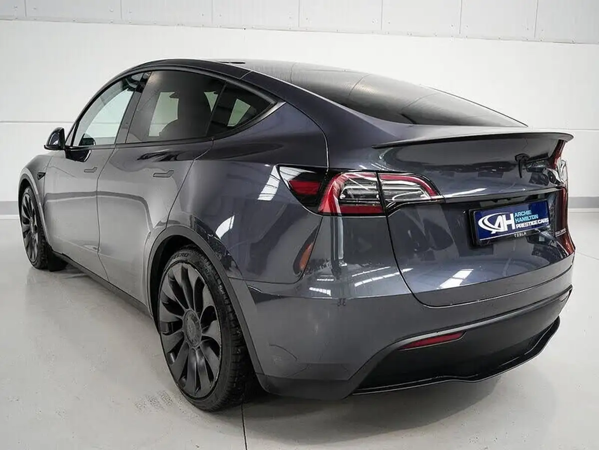 2023-tesla-model-y-e-performance-big-2