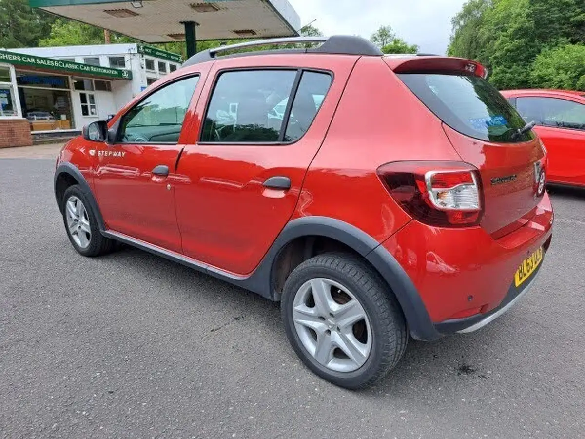 2013-dacia-sandero-stepway-09-laureate-big-5