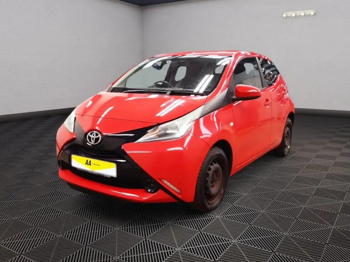 2015-toyota-aygo-10-vvt-i-x-play-5d-big-2