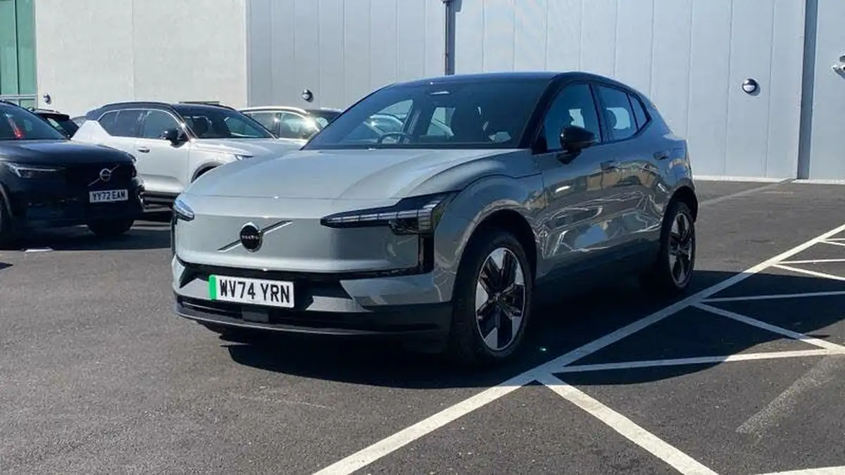 2025-volvo-ex30-e-single-motor-plus-big-8
