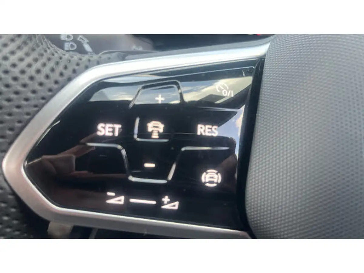 2023-volkswagen-golf-15-etsi-r-line-hatchback-big-20
