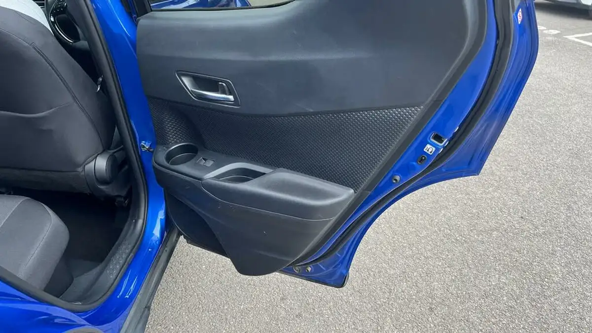 2022-toyota-c-hr-18-vvt-i-gr-sport-big-26