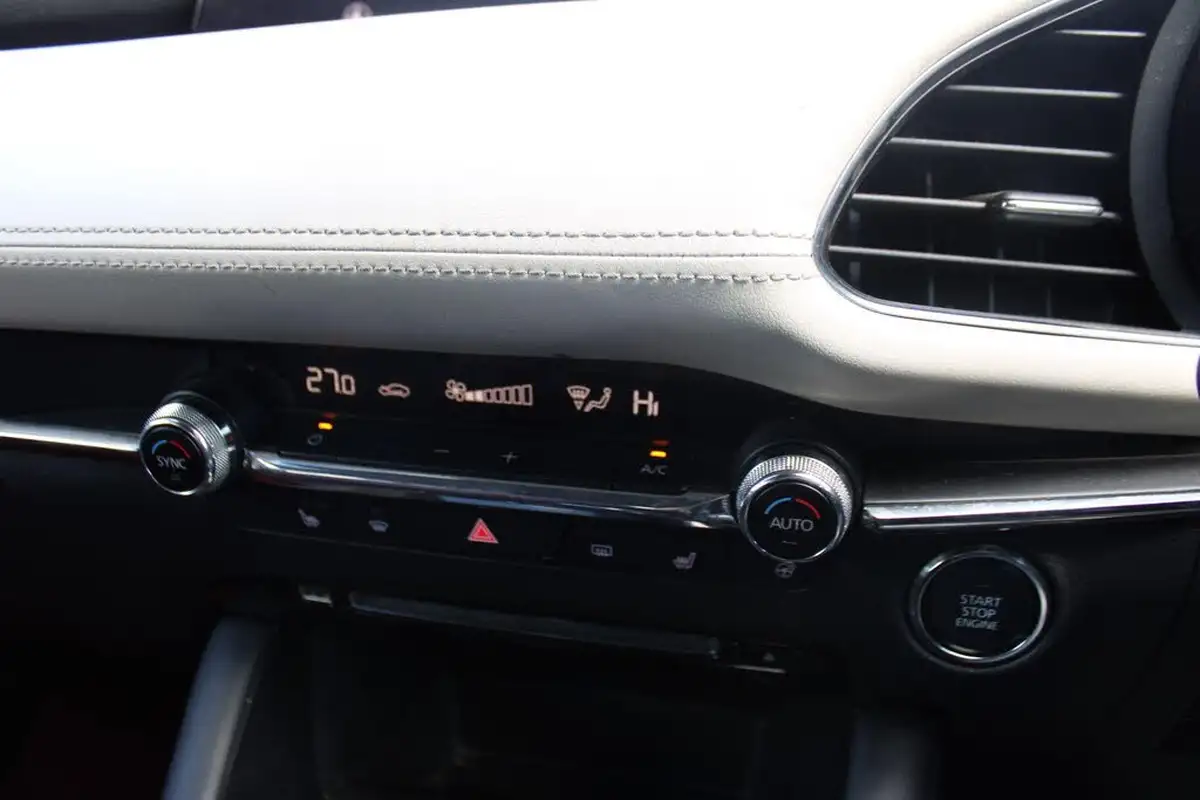 2021-mazda-mazda3-20-100th-anniversary-edition-big-21