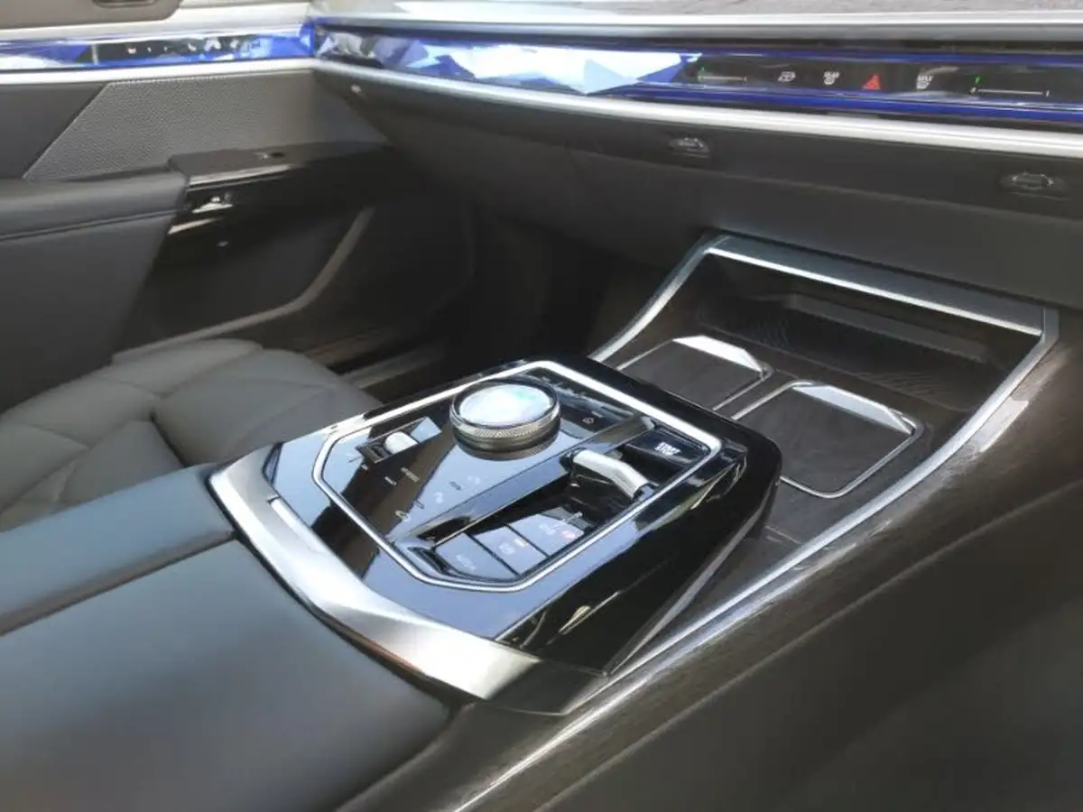 2023-bmw-7-series-e-i7-xdrive60-m-sport-big-9
