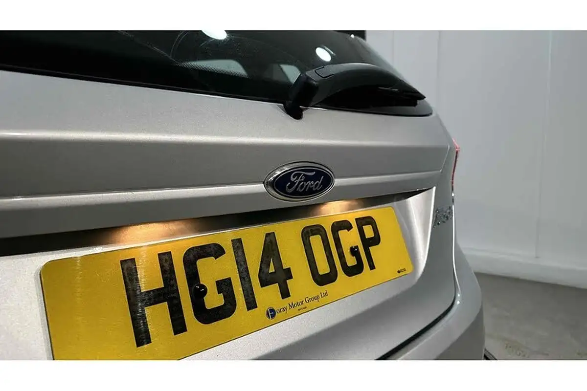 2014-ford-fiesta-125-zetec-5d-big-10