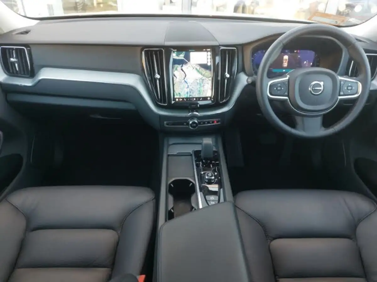2023-volvo-xc60-20-b5-core-big-2
