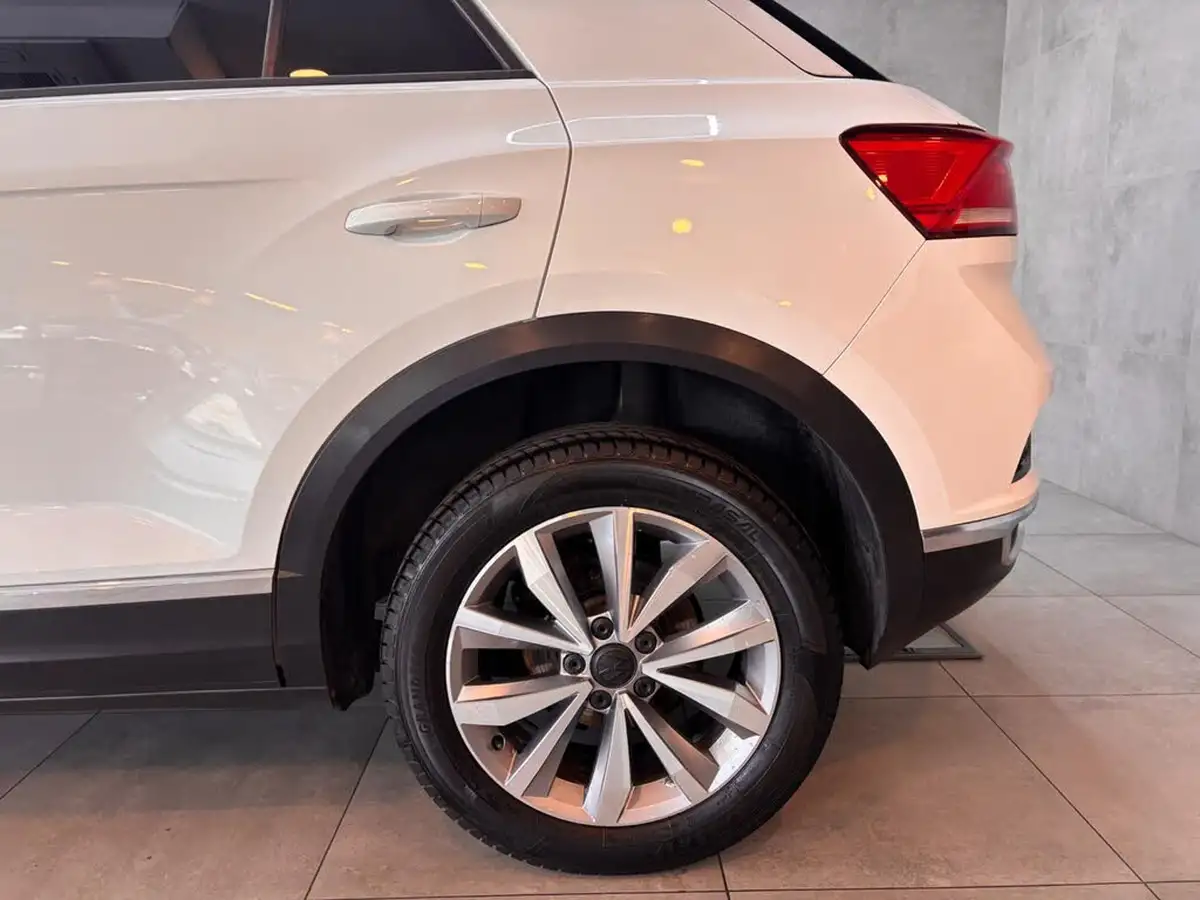 2018-volkswagen-t-roc-10-tsi-design-ss-big-12