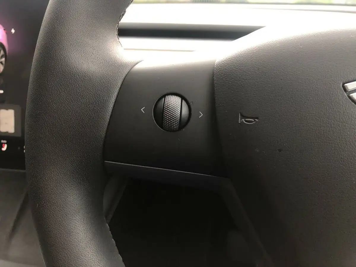 2022-tesla-model-y-e-rwd-big-14