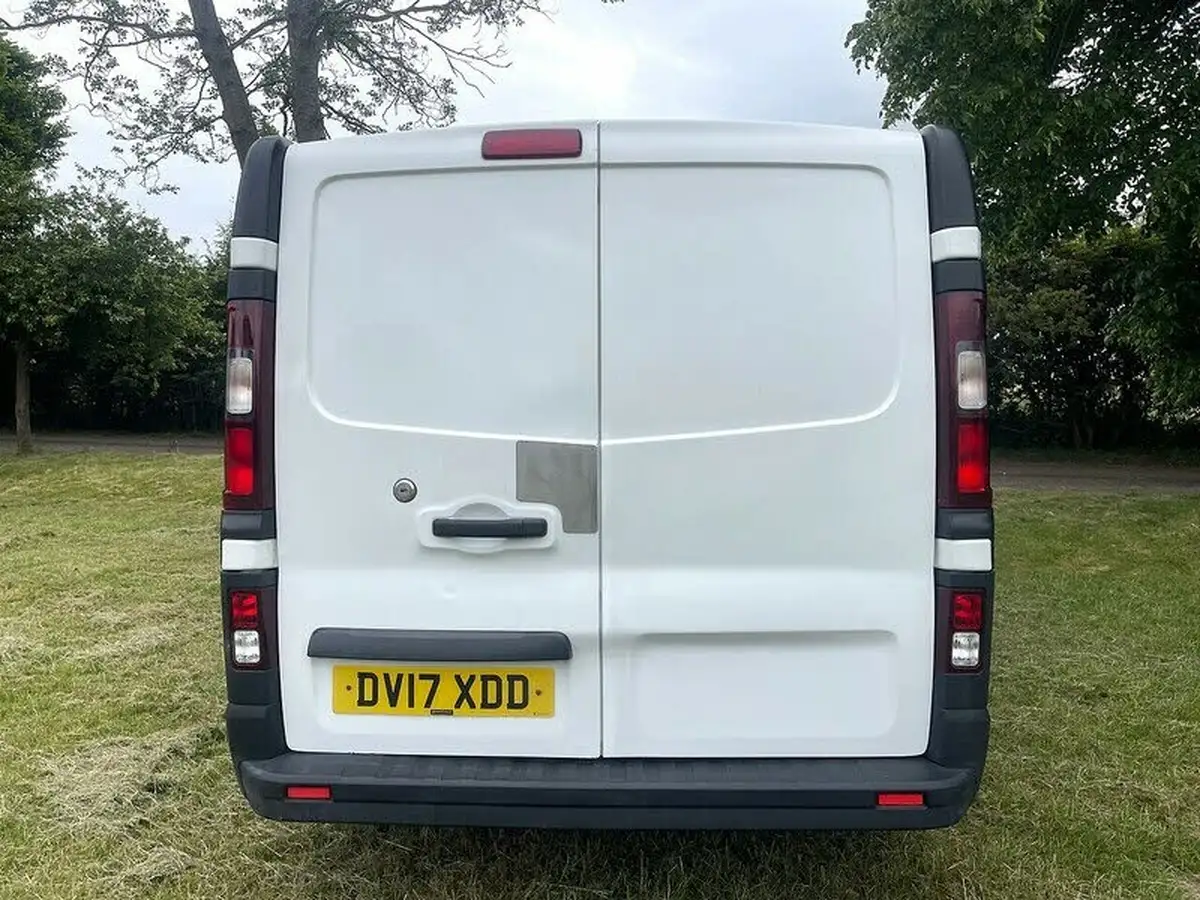 2017-vauxhall-vivaro-16cdti-2900-l2h1-120pseu6-panel-van-big-13