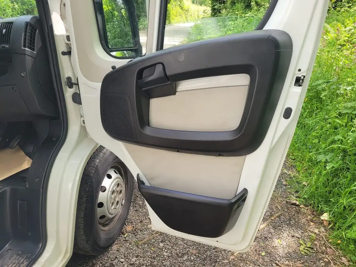 2019-peugeot-boxer-20-bluehdi-professional-435-l3h2-130-big-20