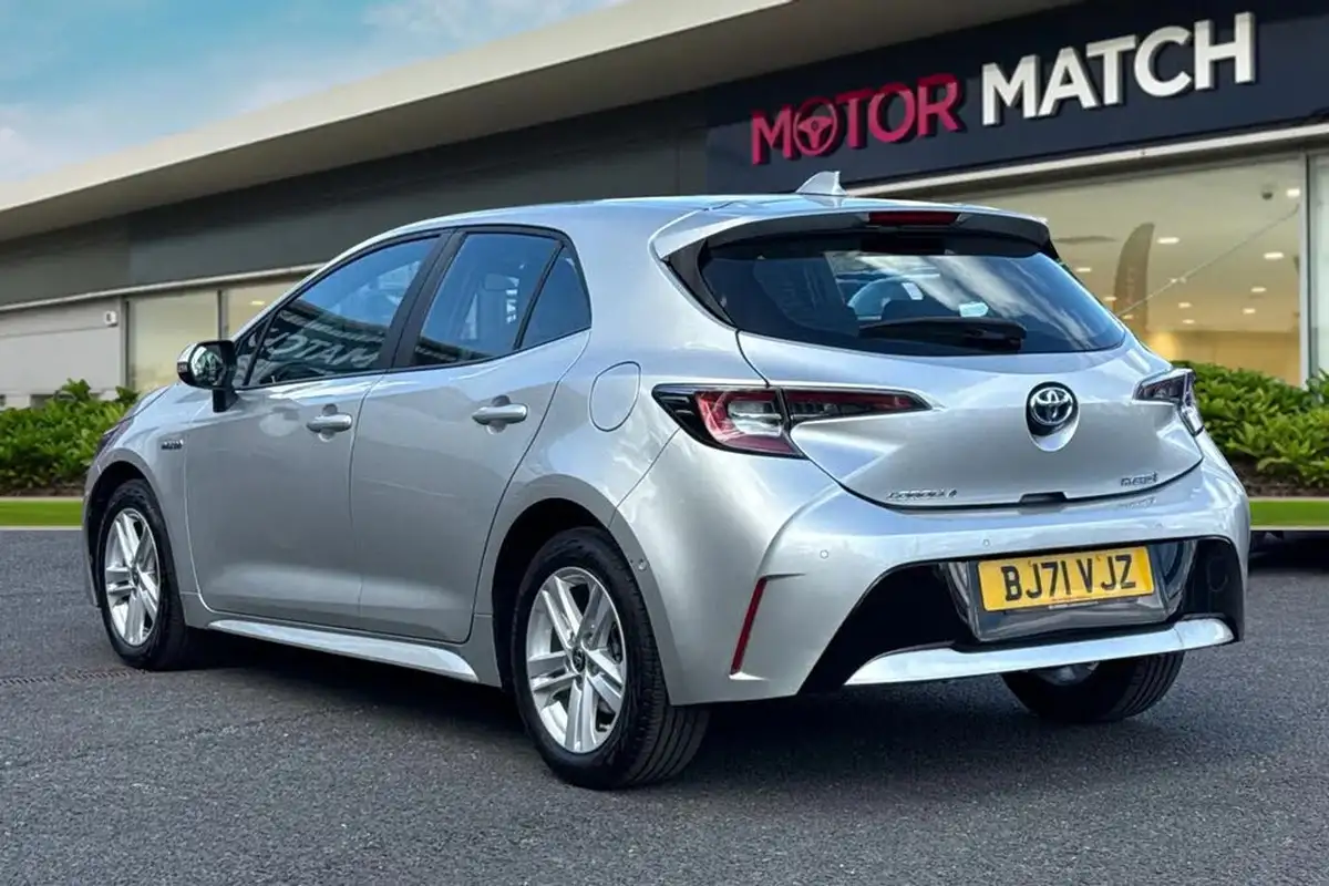 2022-toyota-corolla-18-vvt-i-icon-tech-trk-hatchback-5d-big-1