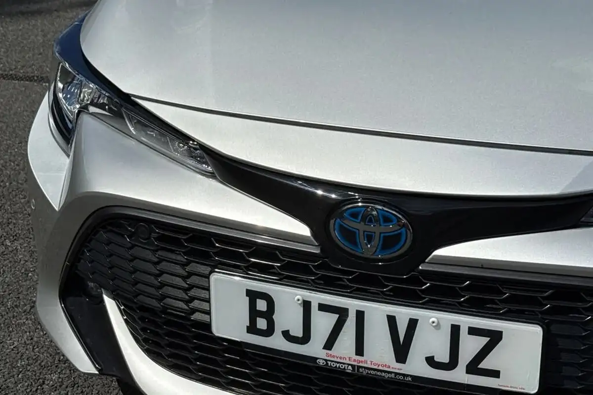 2022-toyota-corolla-18-vvt-i-icon-tech-trk-hatchback-5d-big-25