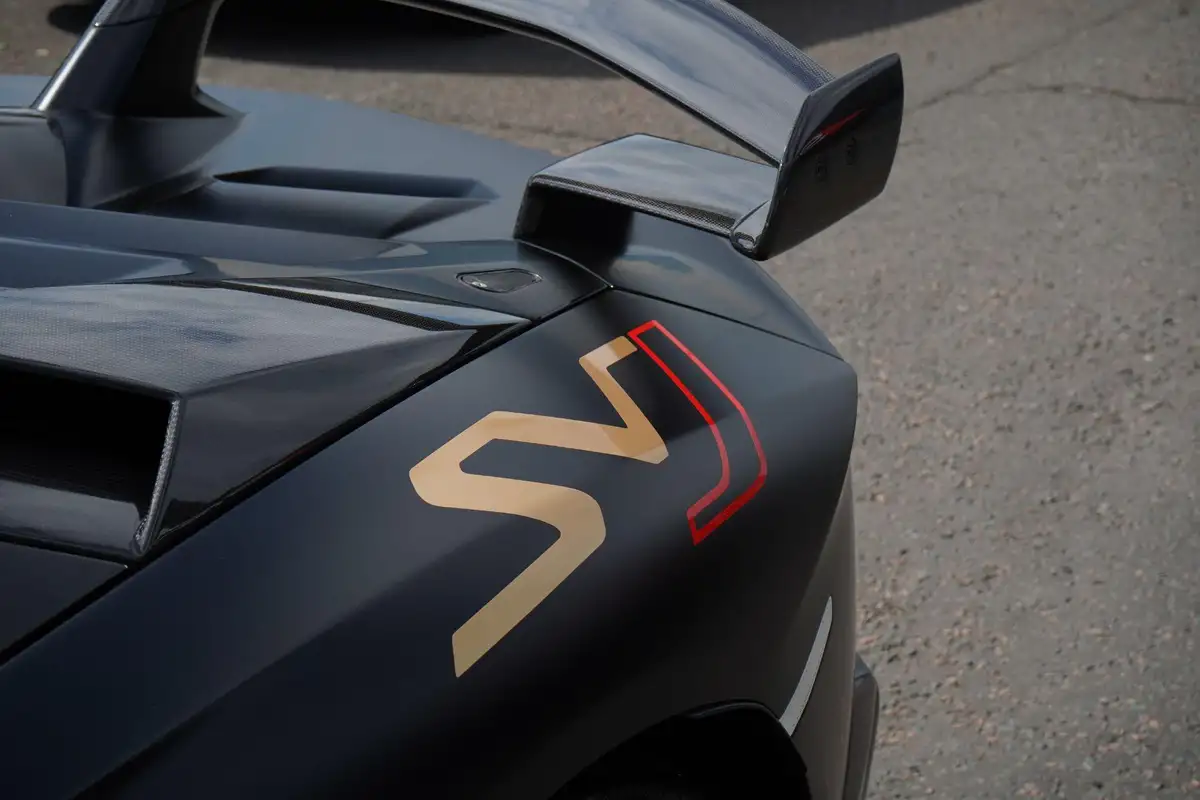 2019-lamborghini-aventador-65-svj-big-7