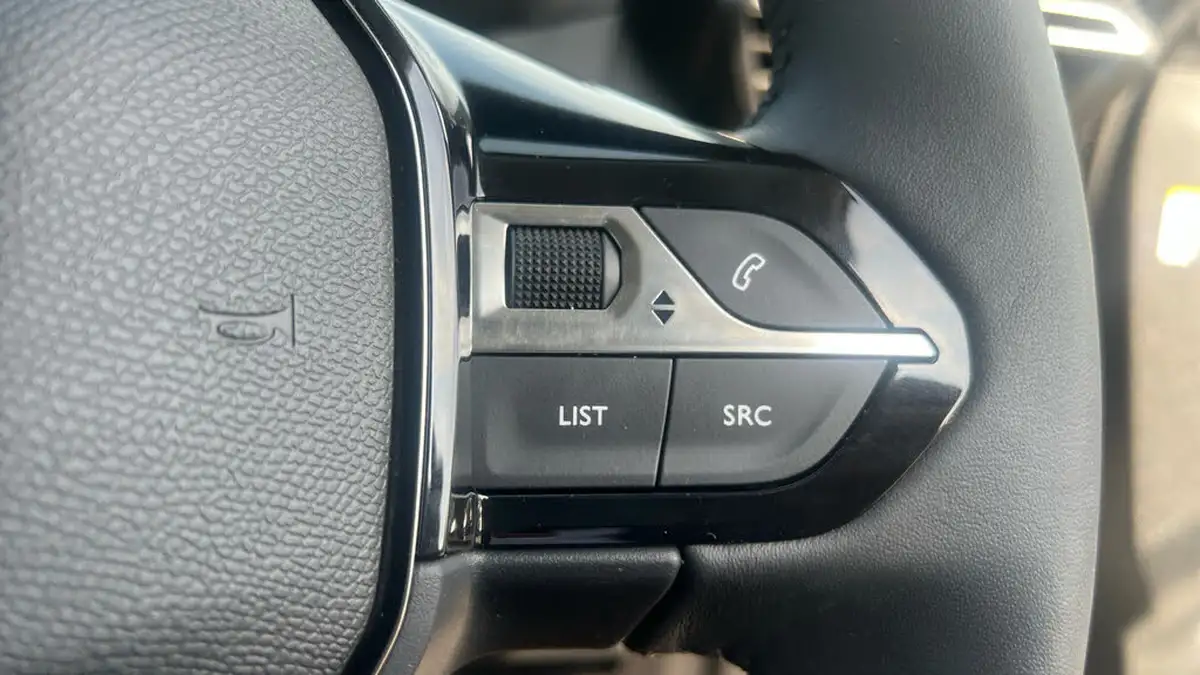 2022-peugeot-2008-suv-12-puretech-allure-premium-100bhp-big-23