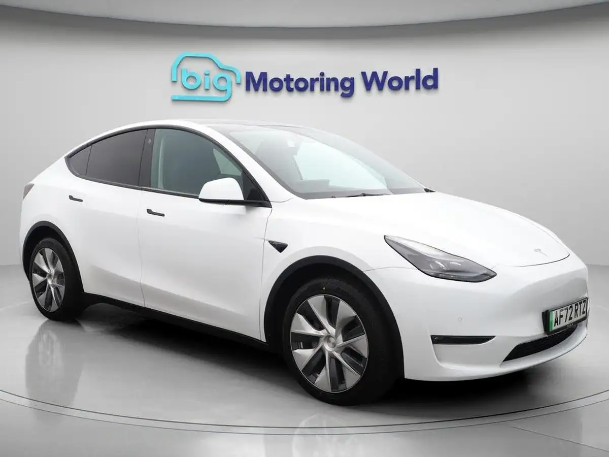 2022-tesla-model-y-e-long-range-big-0