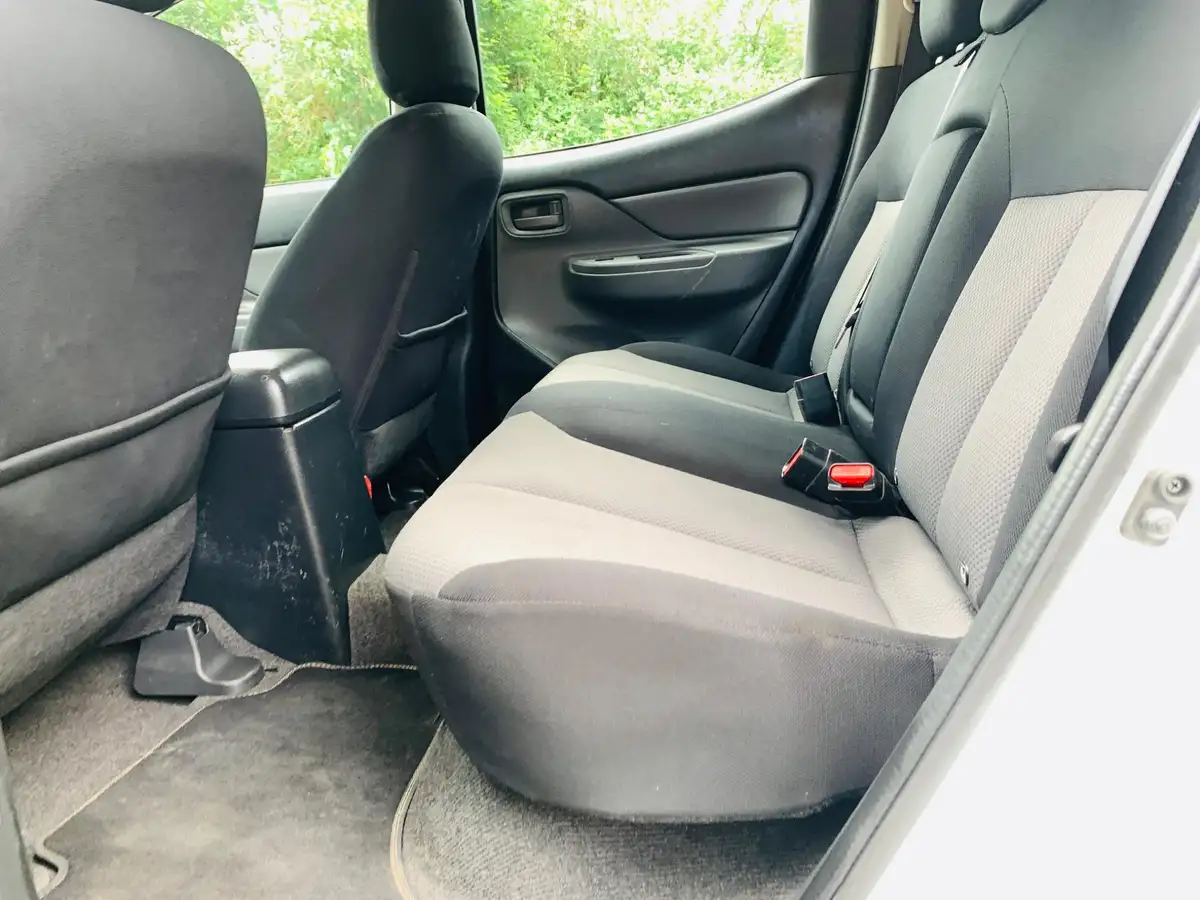 2019-mitsubishi-l200-24di-d-4life-eu6b-double-pickup-big-36