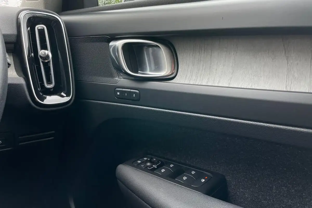 2021-volvo-xc40-15-t3-inscription-161bhp-auto-big-40